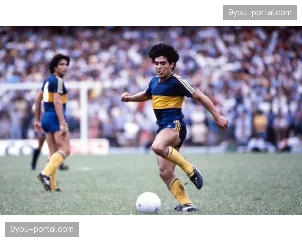 特写：博物馆利用全息投影技术，重现传奇球星马拉多纳的经典进球瞬间