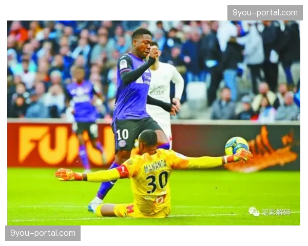 战术复盘:塞维利亚的密集防守如何成功限制了皇家贝蒂斯的边路传中。 战术复盘:塞维利亚的密集防守如何成功限制了皇家贝蒂斯的边路传中。