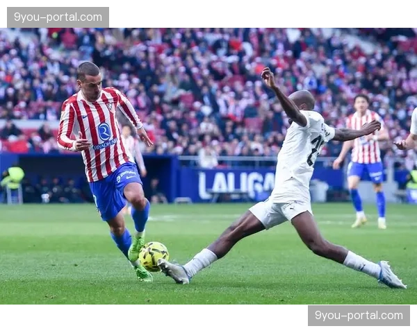 西甲举办“足球与教育”公益活动,多名球星走进马德里社区学校 西甲举办“足球与教育”公益活动,多名球星走进马德里社区学校