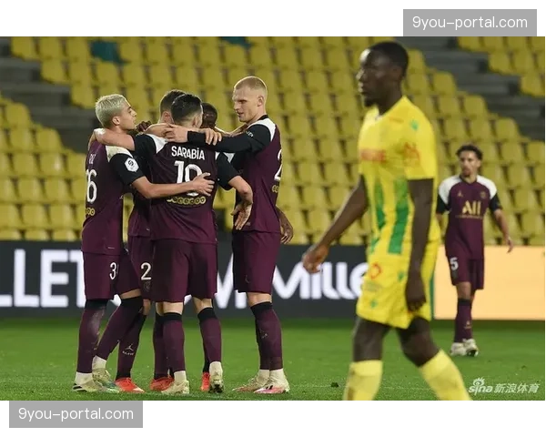 巴黎圣日耳曼3-0昂热，李刚仁破门，拉莫斯染红离场